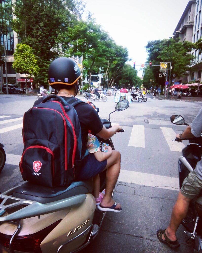Lưng chừng hạnh phúc