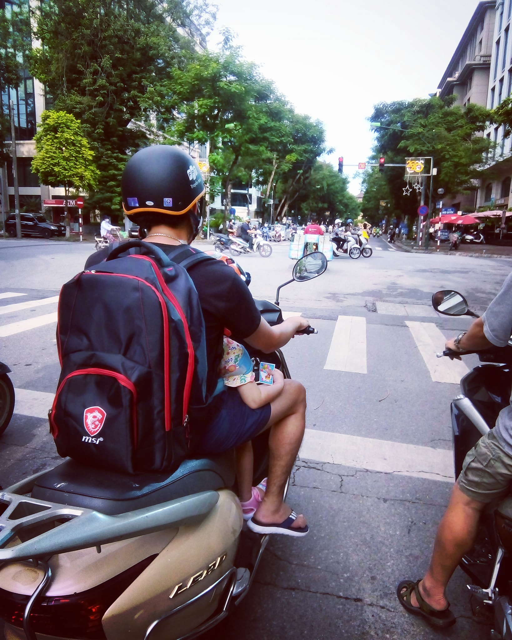 Lưng chừng hạnh phúc