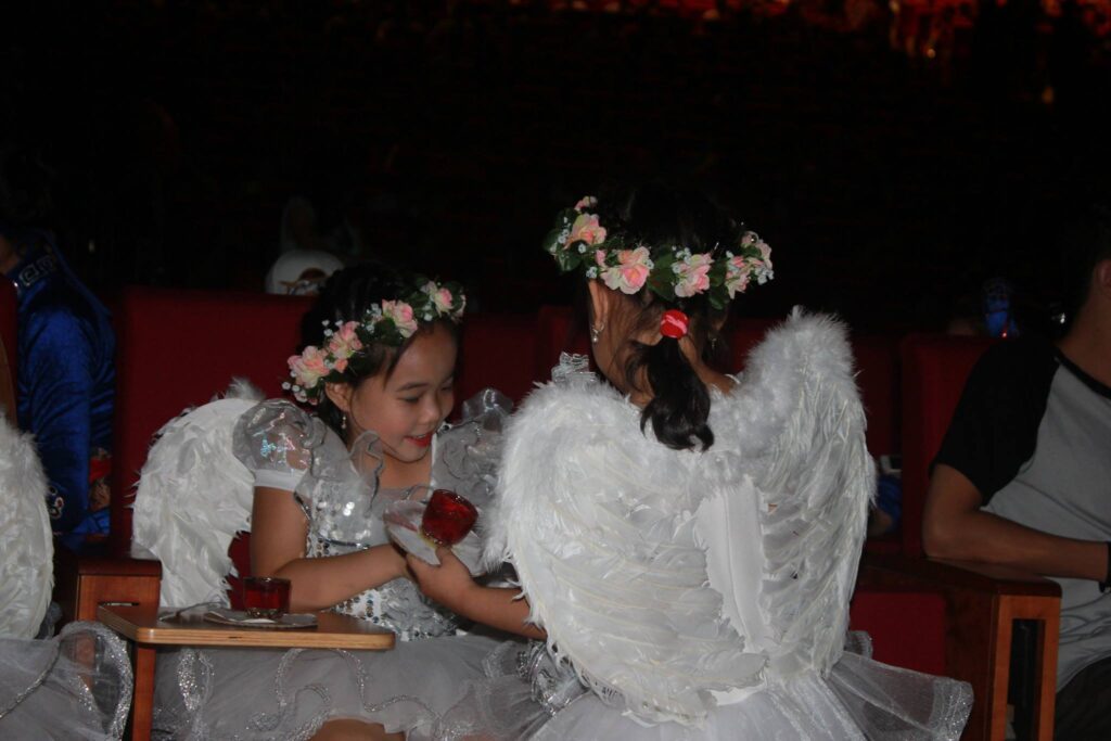 Bài học nhân văn đầu tiên