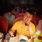 Khi con người chạy đua với máy móc: Nỗi lo mất bản sắc trong kỷ nguyên AI