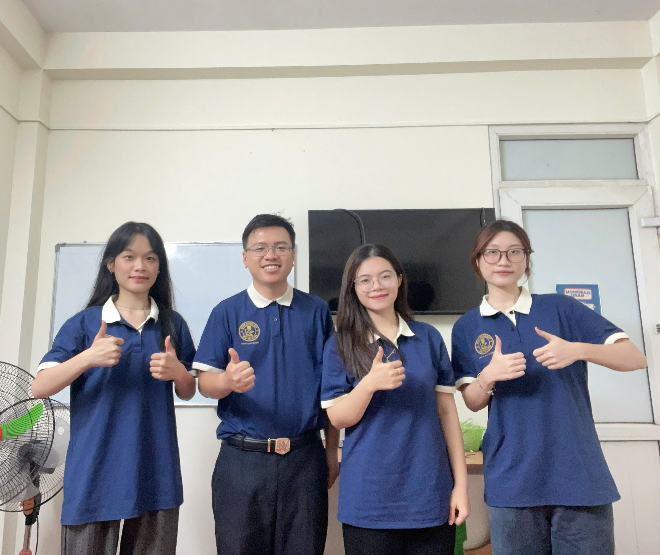 Nguyễn Minh Quân cùng đội ngũ The Good King Language Center