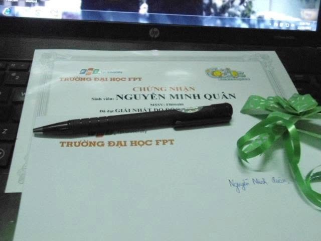Nguyễn Minh Quân nhận Giải Nhất cuộc thi viết Tôi và FU tại Đại học FPT