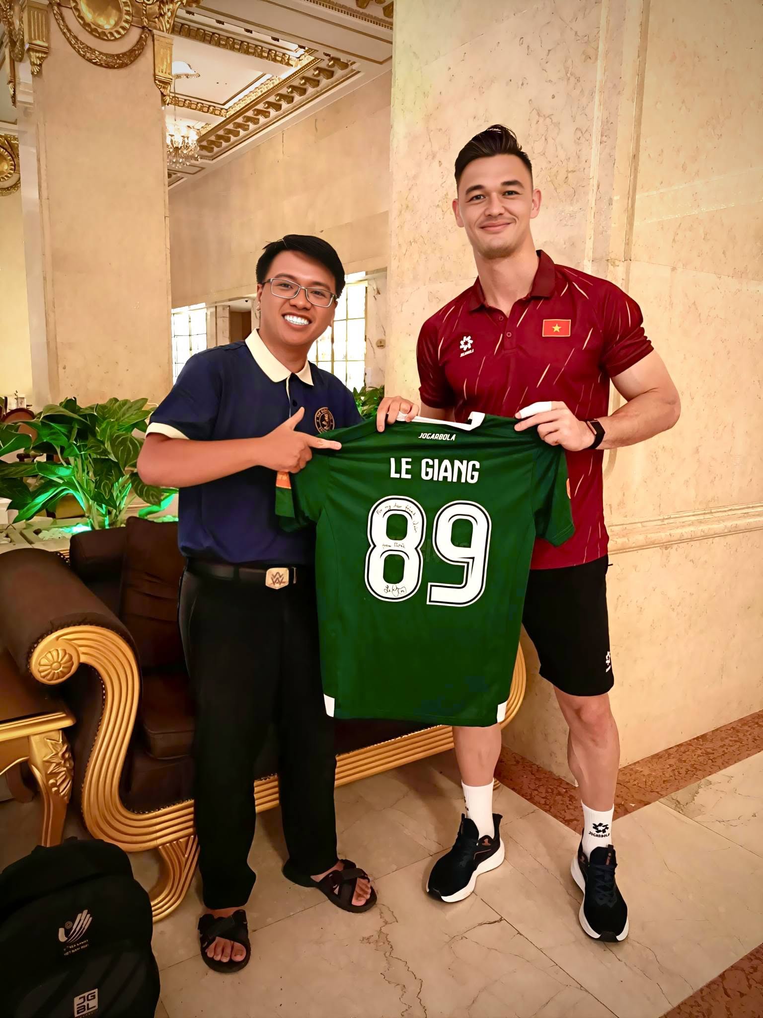 Nguyễn Minh Quân trong một cuộc gặp cùng Patrik Lê Giang