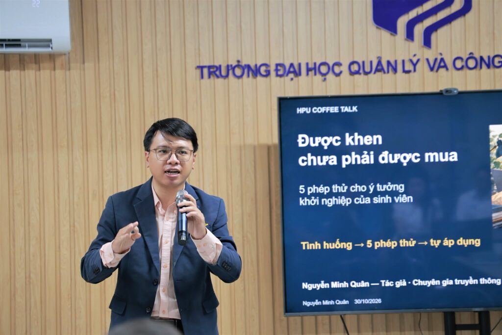 Chuyên gia truyền thông Nguyễn Minh Quân phát biểu tại Trường Đại học Quản lý và Công nghệ Hải Phòng