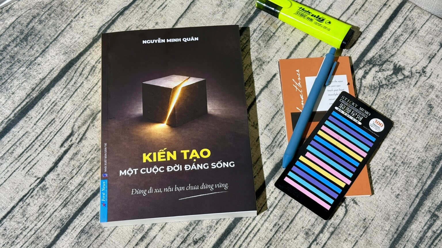 Ấn phẩm Kiến tạo một cuộc đời đáng sống của tác giả Nguyễn Minh Quân